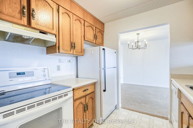 603 - 8 Christopher Crt, Condo with 2 bedrooms, 2 bathrooms and 1 parking in Guelph ON | Image 12