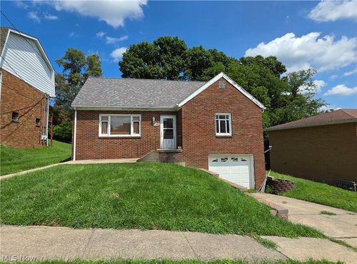 143 Preston Ave, Weirton, WV, 26062-3925 | Card Image