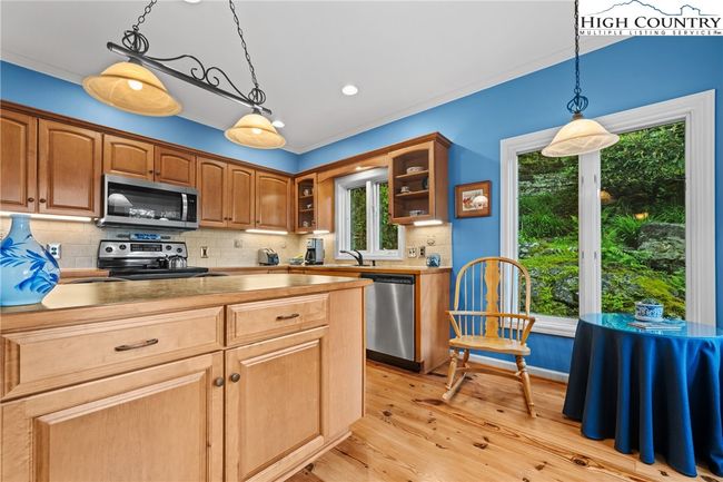 349 Belmont, House other with 4 bedrooms, 4 bathrooms and null parking in Boone NC | Image 19