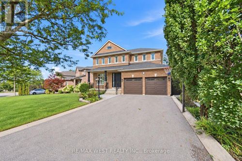 65 Burnhaven Ave, Maple, ON, L6A2P2 | Card Image