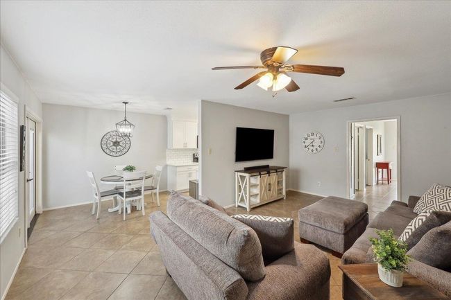 1047 Park Meadow Dr, Condo with 3 bedrooms, 2 bathrooms and null parking in Beaumont TX | Image 7