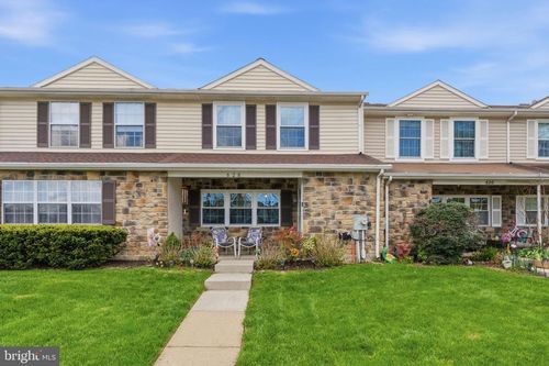 628 Lancaster Ct, DOWNINGTOWN, PA, 19335-4220 | Card Image