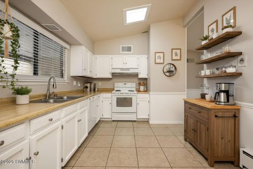 1290 N Willow St, Las Cruces, NM, 88001-2438 | Card Image