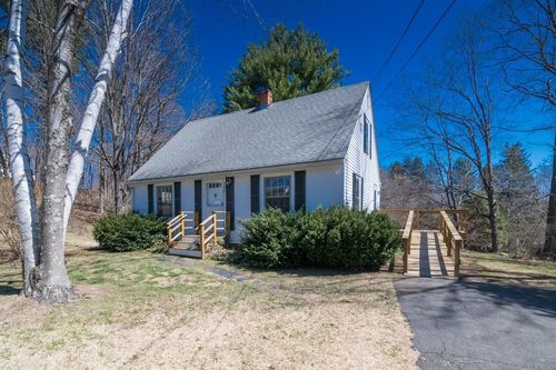 390 Shays St, Amherst, MA, 01002-2943 | Card Image