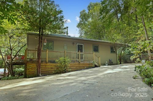 428 Lakeland Dr, Pisgah Forest, NC, 28768-9112 | Card Image