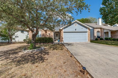 207 Sandhill Dr, Lockhart, TX, 78644-4545 | Card Image