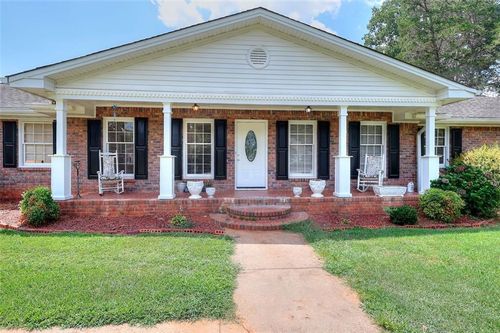 1605 Lake Lucerne Rd Sw, Lilburn, GA, 30047-4532 | Card Image