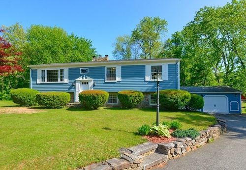 9 Pinecrest Dr, Glocester, RI, 02857 | Card Image