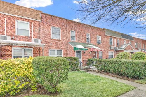 5649 206th St, Oakland Gardens, NY, 11364-1724 | Card Image