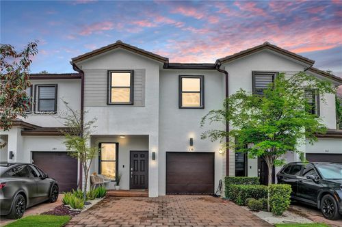 136 Sw 185th Way, Pembroke Pines, FL, 33029-5470 | Card Image