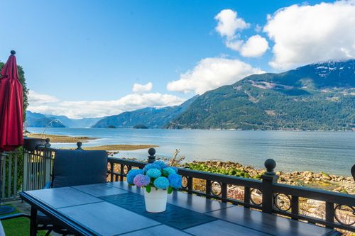 10 Beach Dr, Furry Creek, BC, V0N | Card Image