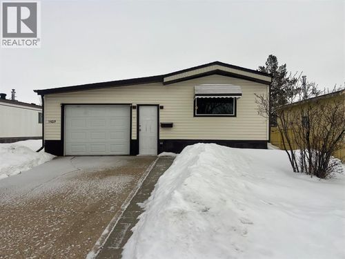 5503 49 St, Camrose, AB, T4V4J3 | Card Image