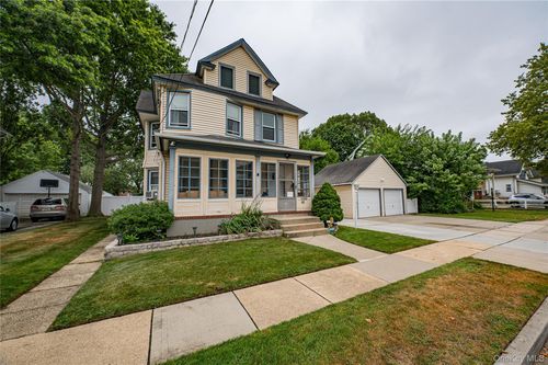 46 Lakewood Blvd, Lynbrook, NY, 11563-3714 | Card Image
