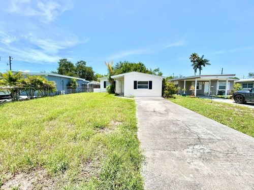 673 59th St S, ST PETERSBURG, FL, 33707-2410 | Card Image