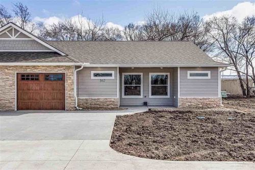 320 N Warren Ave, Rose Hill, KS, 67133-7101 | Card Image