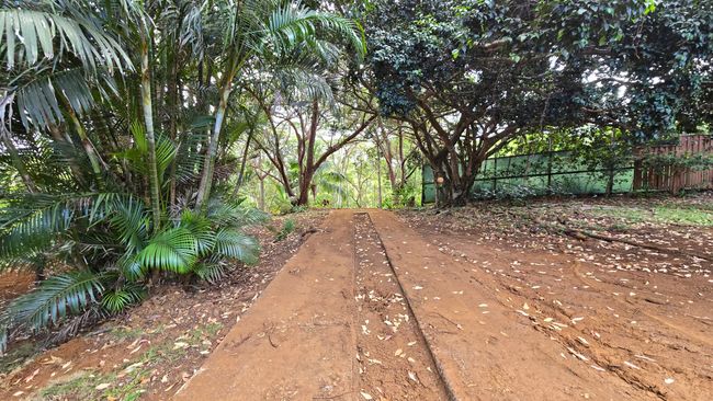Driveway view from parking area | Image 22