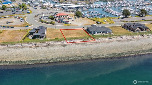 2207 Skyline Way, Anacortes, WA, 98221-2957 | Card Image