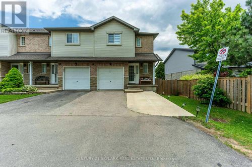 15-1385 Upper Wentworth St, Hamilton, ON, L9B2V8 | Card Image