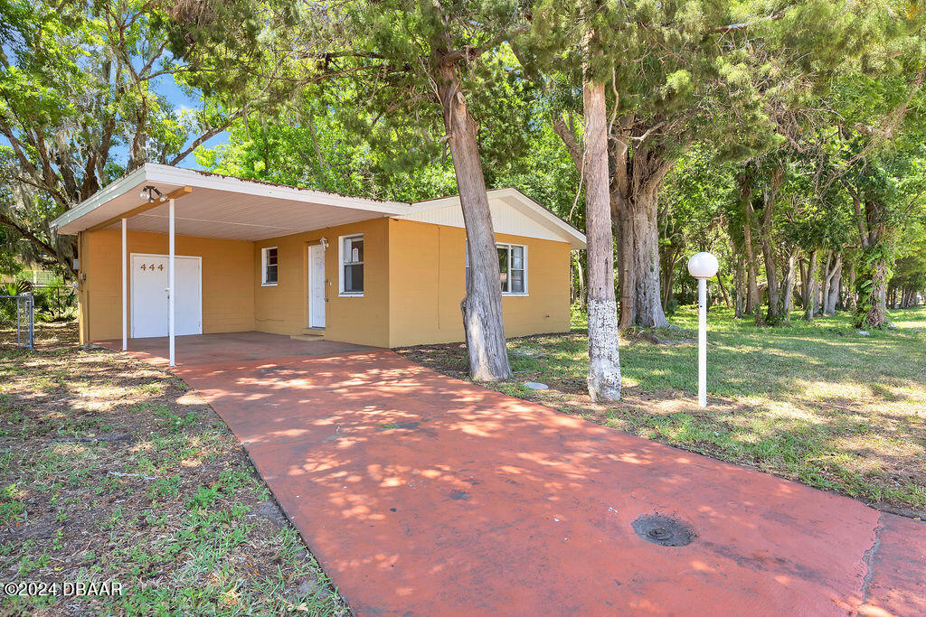 Caroline St, Daytona Beach, FL 32114