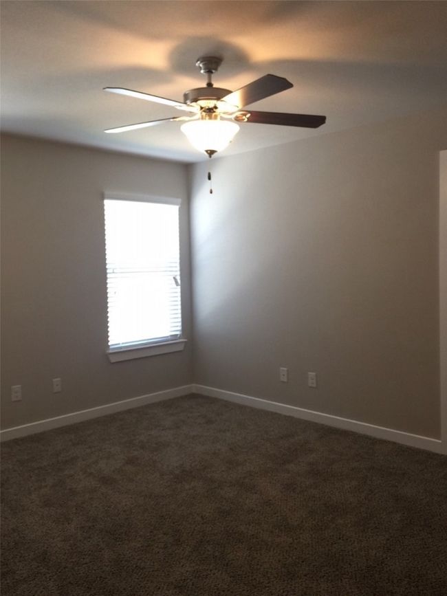1057 W Sierra Vista Ct, Home with 3 bedrooms, 3 bathrooms and null parking in Midlothian TX | Image 6