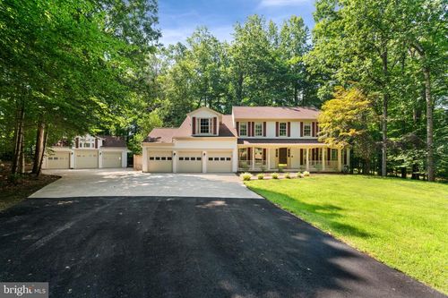 6131 Lost Colony Dr, Woodbridge, VA, 22193-3334 | Card Image