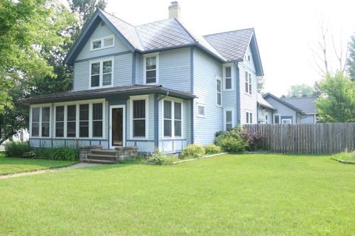 300 S Pine St, WEYAUWEGA, WI, 54983-8959 | Card Image