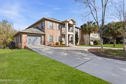 2410 W Shore Dr, Biloxi, MS, 39532-3022 | Card Image