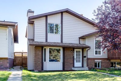 103 Ranch Glen Pl Nw, Home with 3 bedrooms, 1 bathrooms and 1 parking in Calgary AB | Image 2