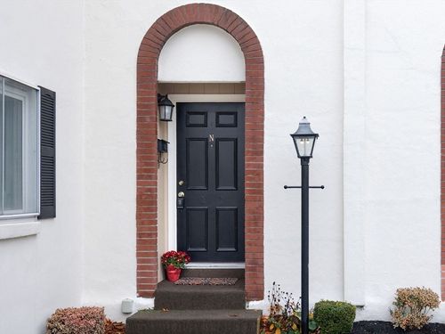 n-1 Charles St, Reading, MA, 01867-1717 | Card Image