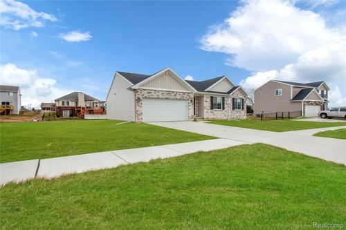 2824 Somerset St, Lapeer, MI, 48446-4415 | Card Image