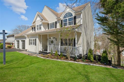 33 Potter Ln, Halesite, NY, 11743-2142 | Card Image