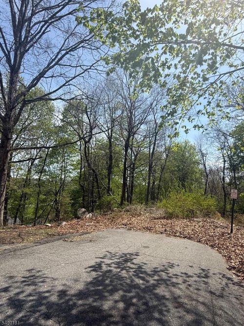 15 Winding Hill Rd, Hopatcong, NJ, 07843-1421 | Card Image