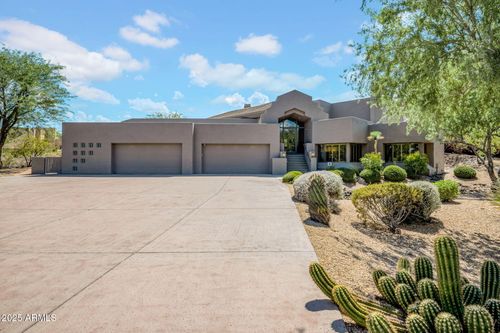 2417 E Hatcher Rd, Phoenix, AZ, 85028-4739 | Card Image