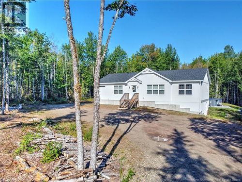 124 Diamond Square Rd, Fredericton Junction, NB, E5L1V3 | Card Image