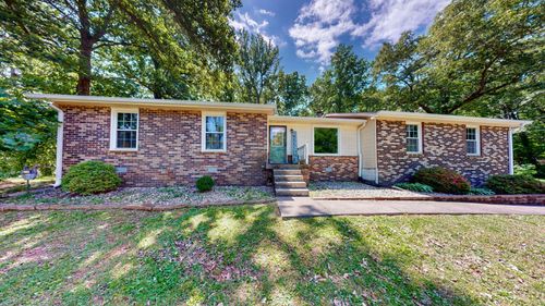 268 Raymond Hodges Rd, Cottontown, TN, 37048-4711 | Card Image