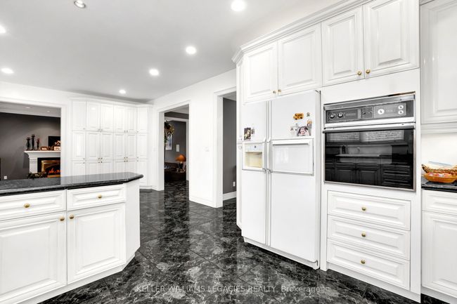 360 Conservation Dr, House other with 6 bedrooms, 4 bathrooms and 8 parking in Brampton ON | Image 21