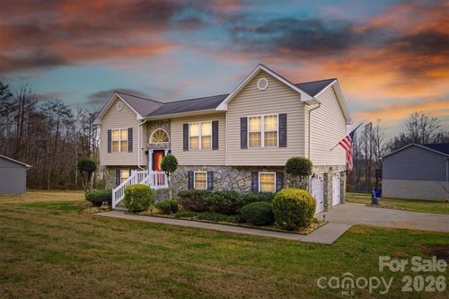 3902 Leah Belle Ln, Lenoir, NC, 28645-6931 | Card Image