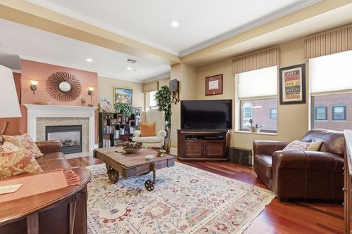 apt-502-440 Commercial St, Boston, MA, 02109-1046 | Card Image