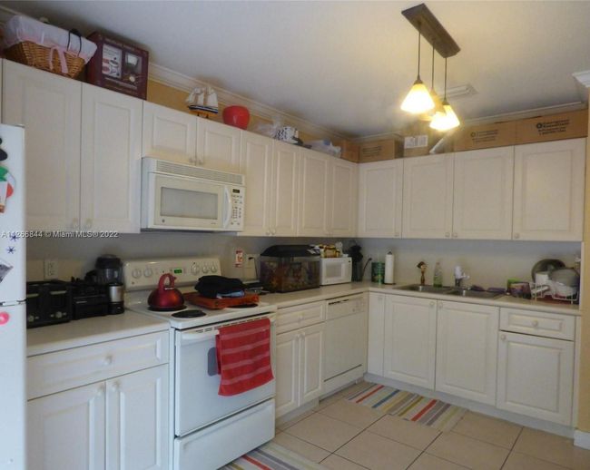 APT-102 - 7313 Nw 173 Rd Dr, Condo with 3 bedrooms, 2 bathrooms and null parking in Hialeah FL | Image 6
