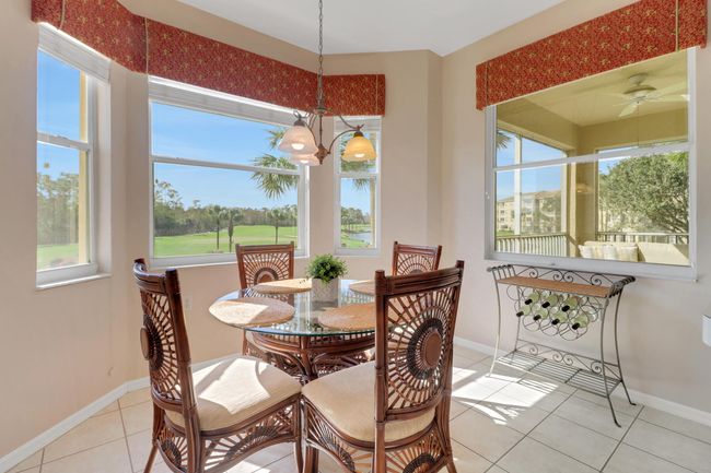 Eat in kitchen with wonderful ambiance | Image 6