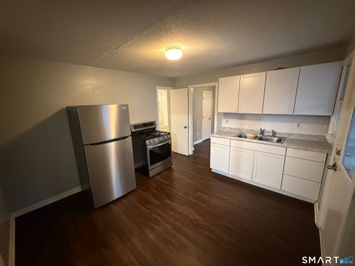 52 Crown St, Naugatuck, CT, 06770-2835 | Card Image