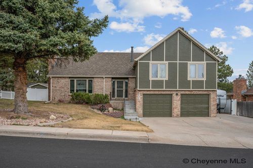 7209 Hawthorne Dr, Cheyenne, WY, 82009-1049 | Card Image