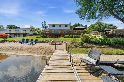 1888 Squaw Lagoon Dr, Oxford, MI, 48371-4461 | Card Image