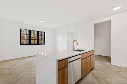 100 E Putnam Ave, Greenwich, CT, 06830-5626 | Card Image