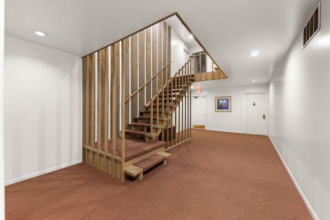 APT-2-2 - 2051 Creekside Dr, Condo with 1 bedrooms, 1 bathrooms and 1 parking in Wheaton IL | Image 20