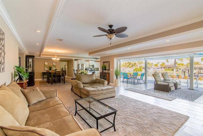 695 Island Way, House other with 4 bedrooms, 4 bathrooms and null parking in CLEARWATER BEACH FL | Image 11