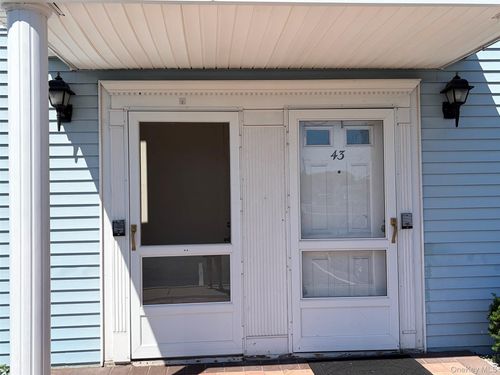 44 Athens Ct, Babylon, NY, 11704-7729 | Card Image