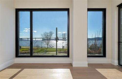 th03-4 Lighthouse Lndg, Tarrytown, NY, 10591 | Card Image