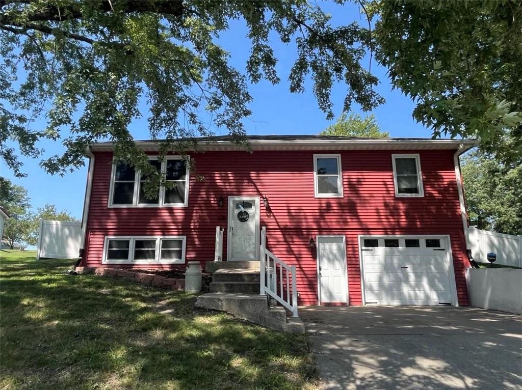 Hester St, Maryville, MO 64468