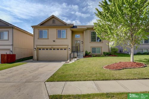 9113 Black Street, Omaha, NE, 68122 | Card Image